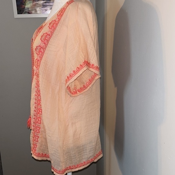 Vineyard Vines Boho Peach Embroidered Top Size Medium - Picture 3 of 6